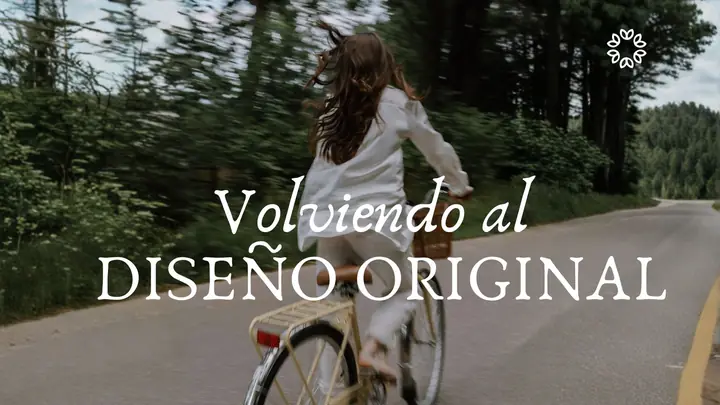 Portada de la clase Volviendo al diseño original: una mujer en bicicleta por un camino